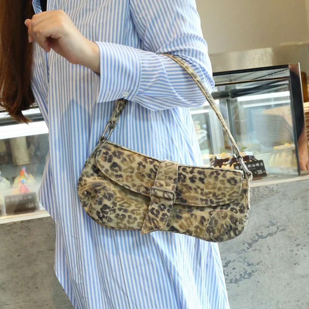 Leopard Distressed Canvas Stri - đánh giá và giá Saddle Bag Distressed